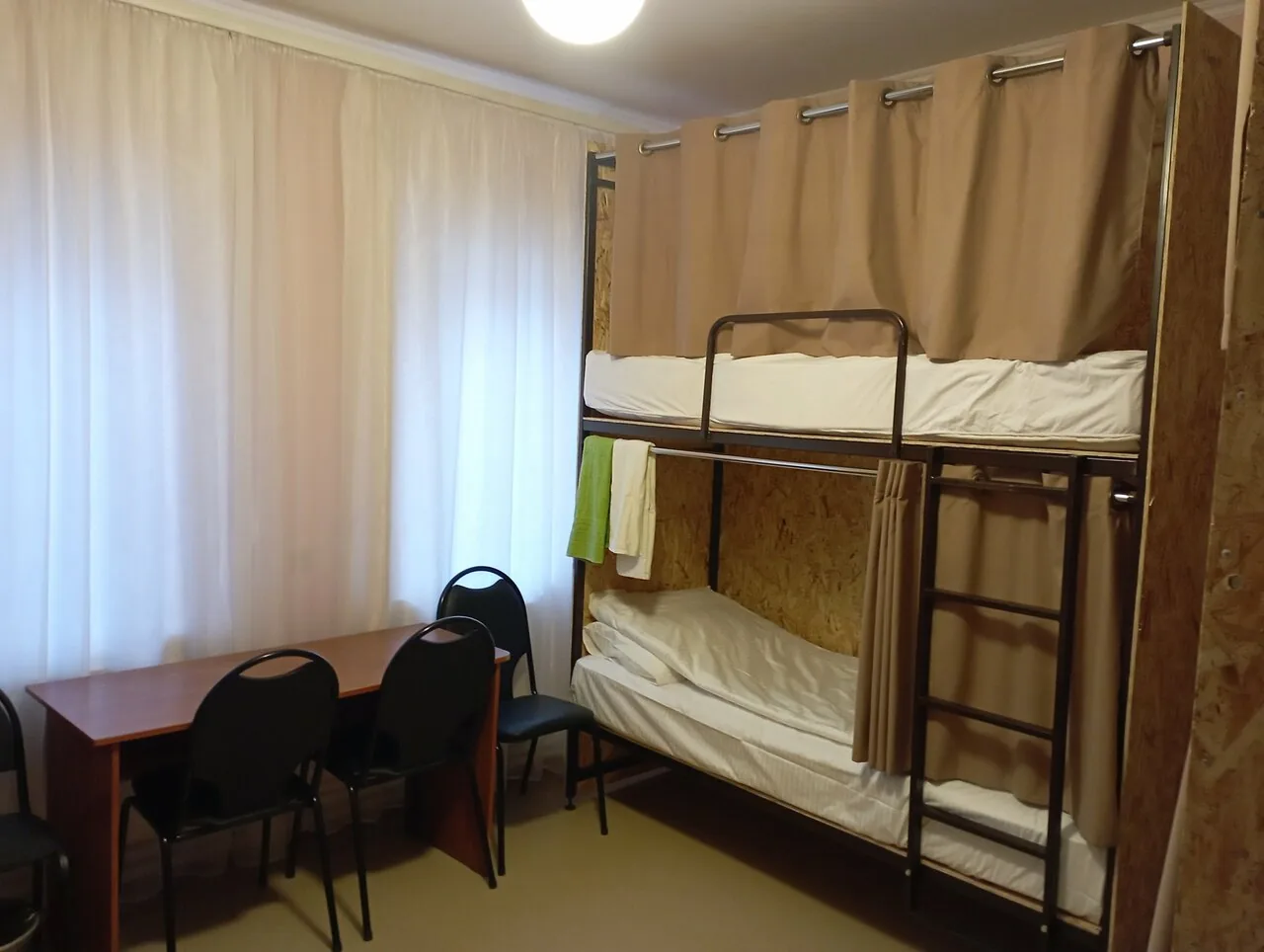 Кровать в общем 6-местном номере для женщин